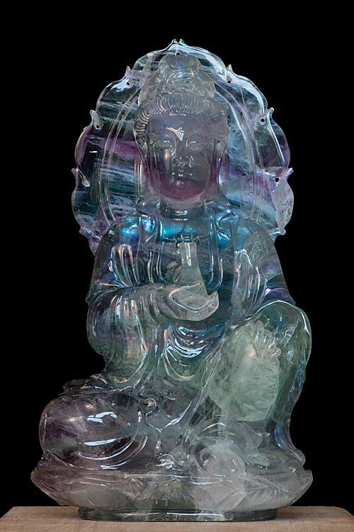 Bläulich-graue Edelsteinfigur der LTOE Edelstein-Essenz Kuan Yin Fluorite